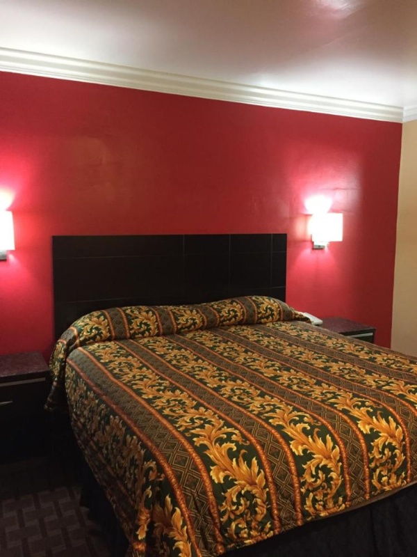 Friendship Motor Inn image 5